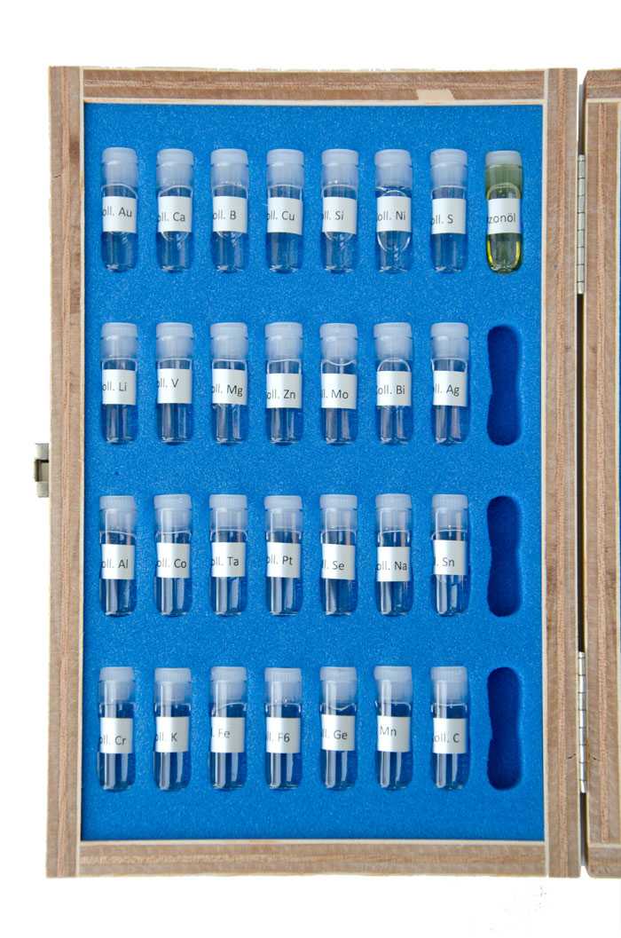Test kit with samples of 28 different colloidal minerals